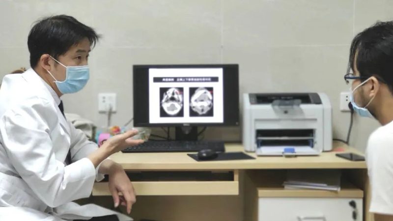 除了资质认证，设备和技术也是衡量防癌体检机构的重要标准：